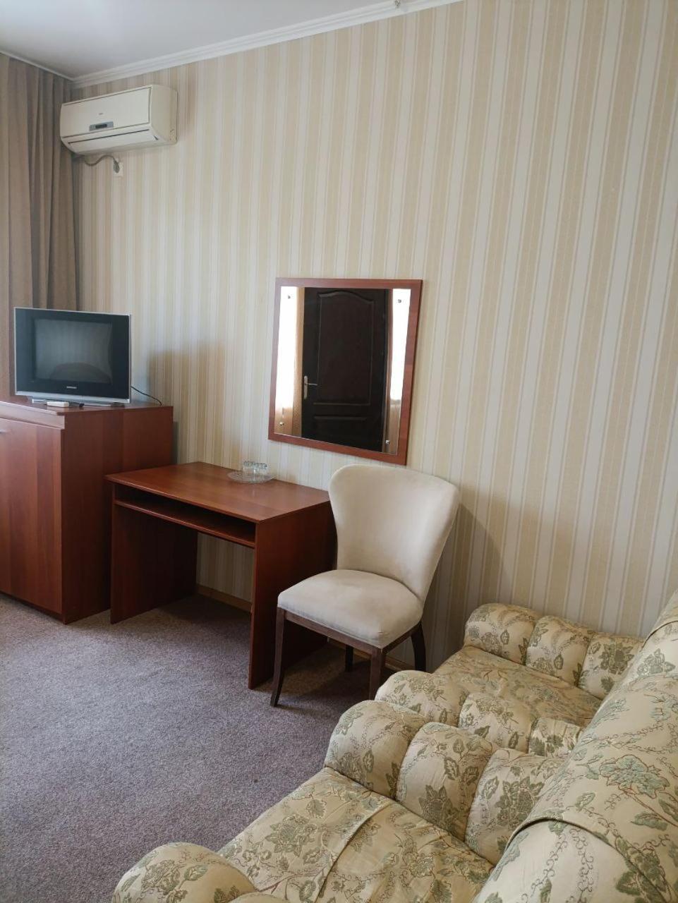 Kremin Hotel Kremenchuk Exterior photo