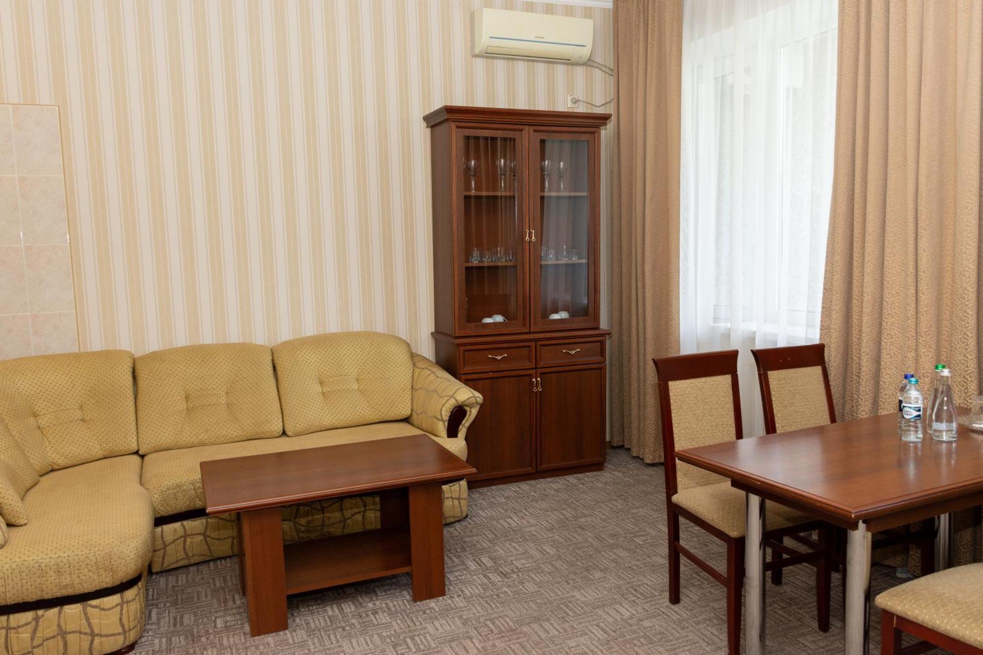 Kremin Hotel Kremenchuk Exterior photo
