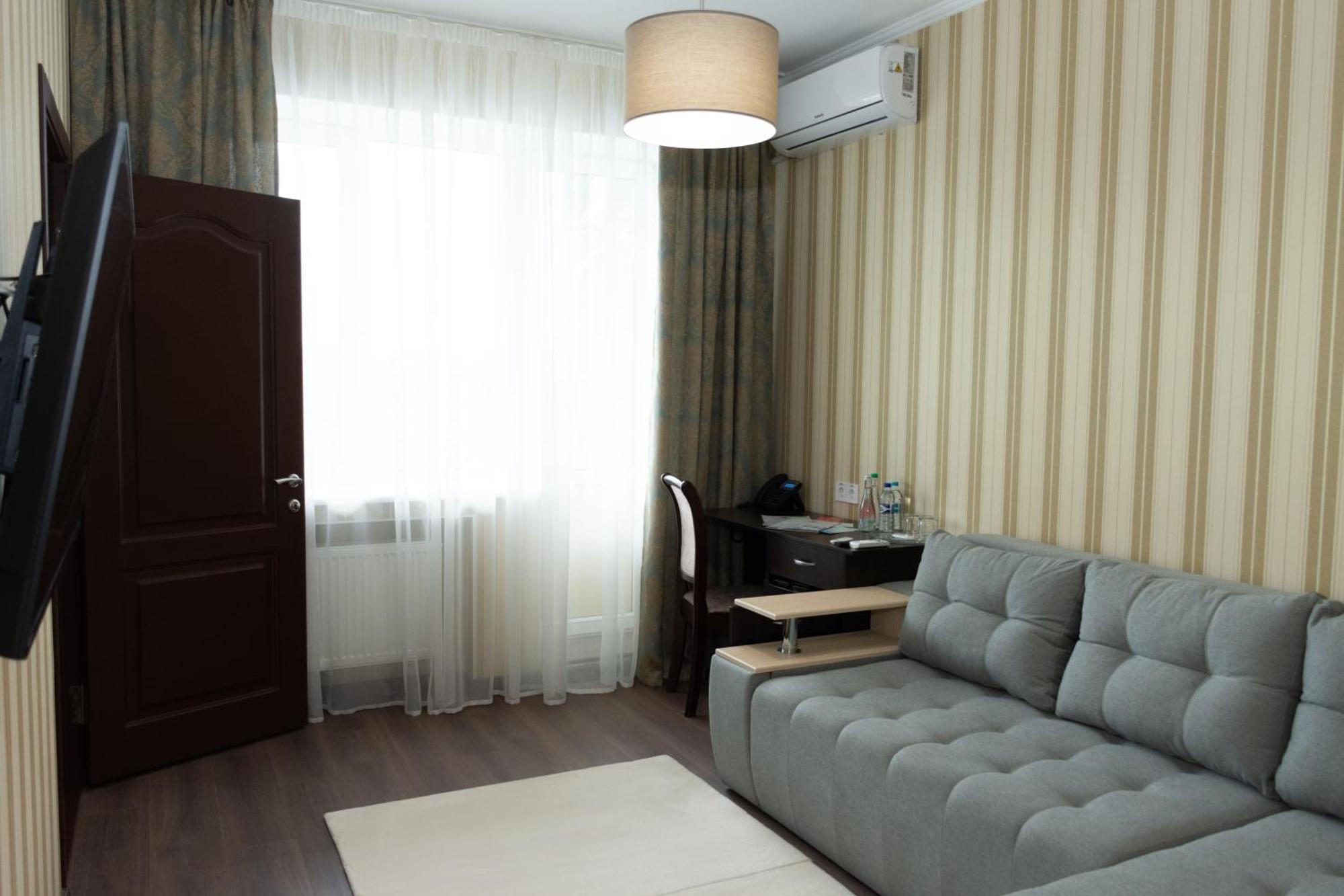Kremin Hotel Kremenchuk Exterior photo
