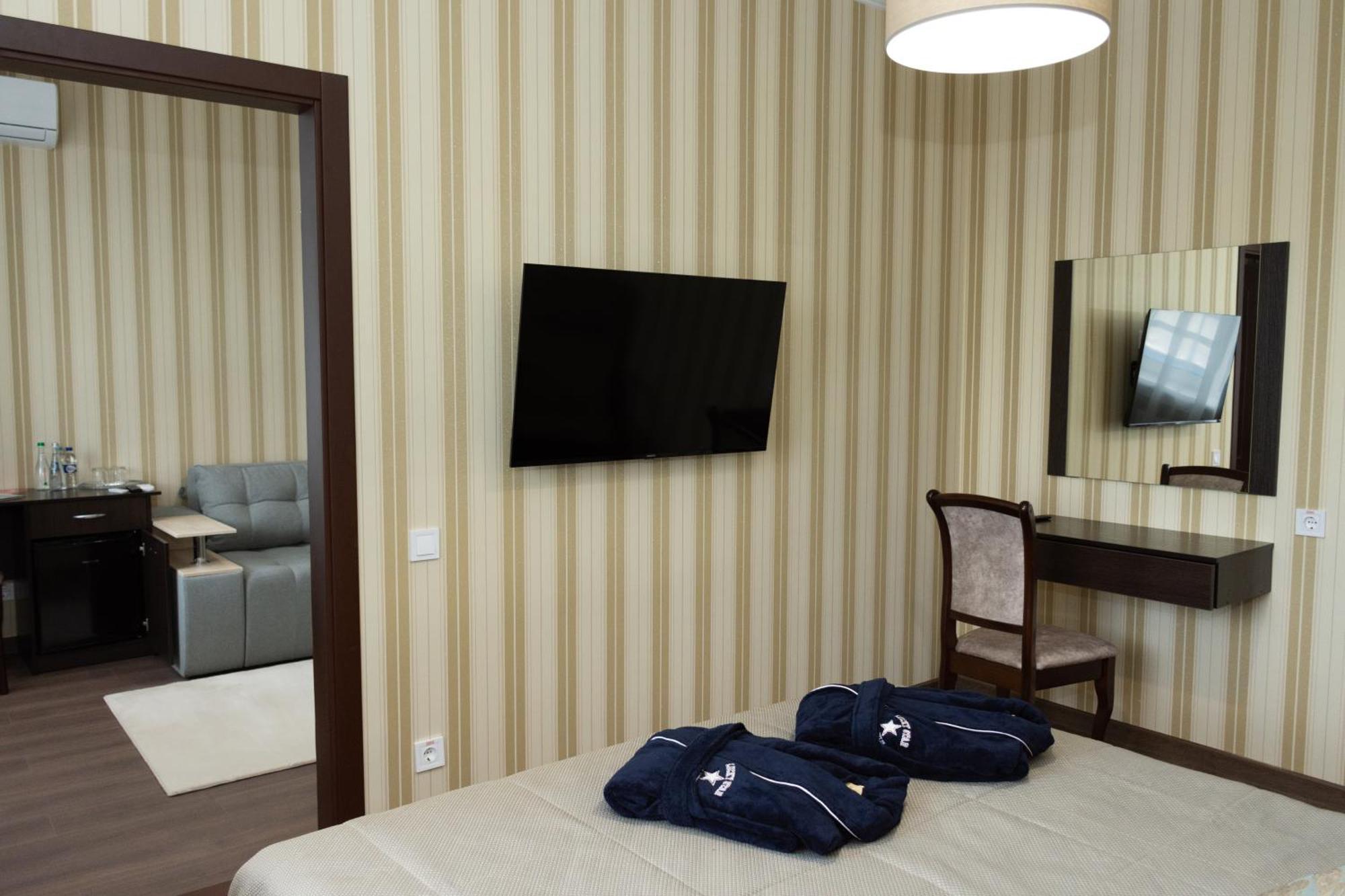 Kremin Hotel Kremenchuk Exterior photo