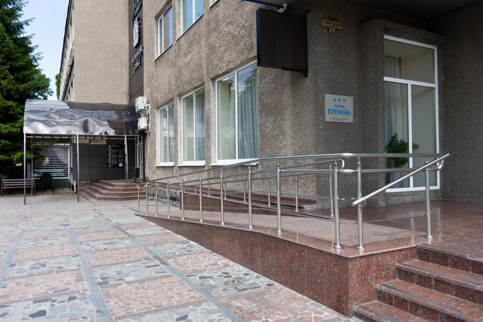 Kremin Hotel Kremenchuk Exterior photo