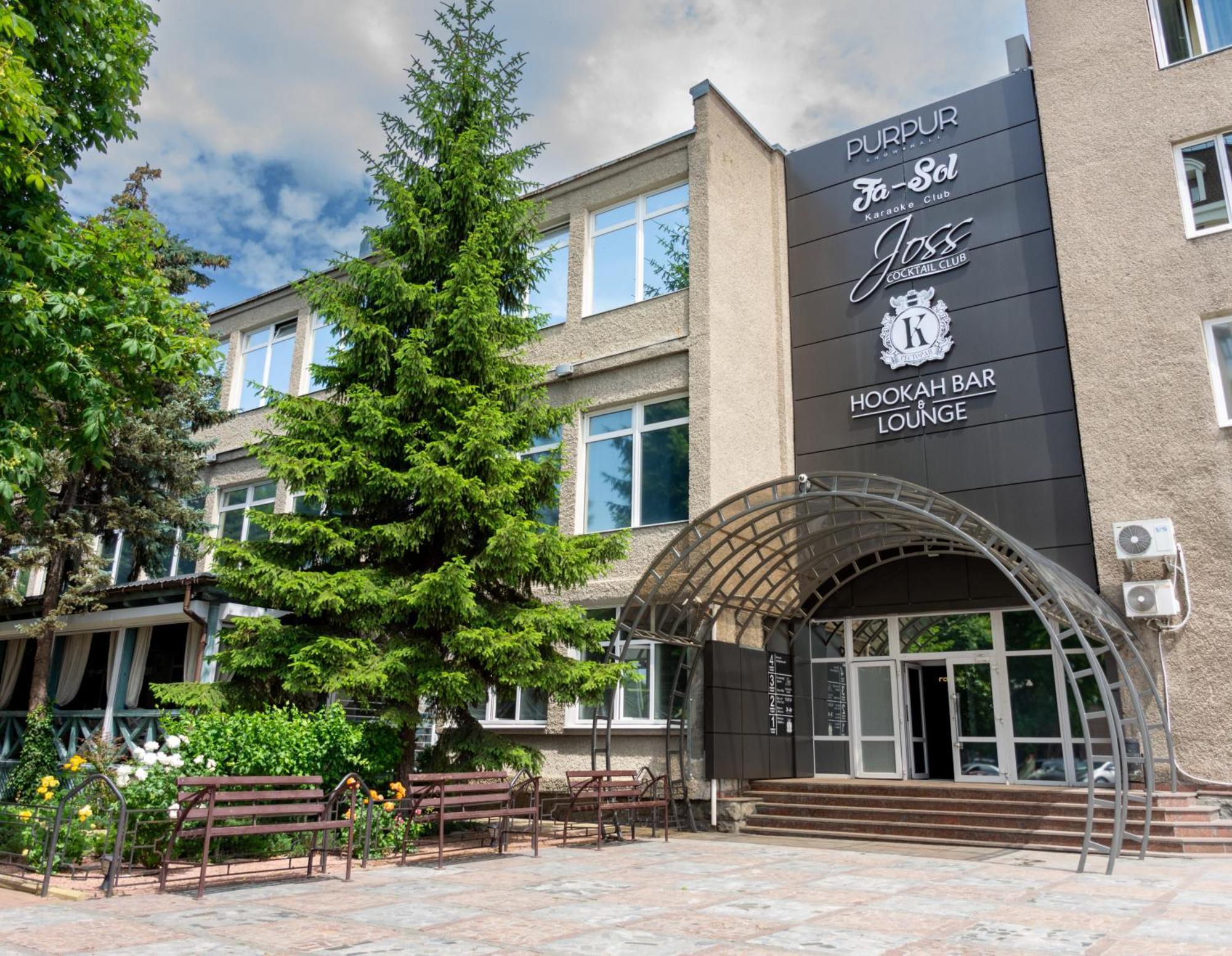 Kremin Hotel Kremenchuk Exterior photo