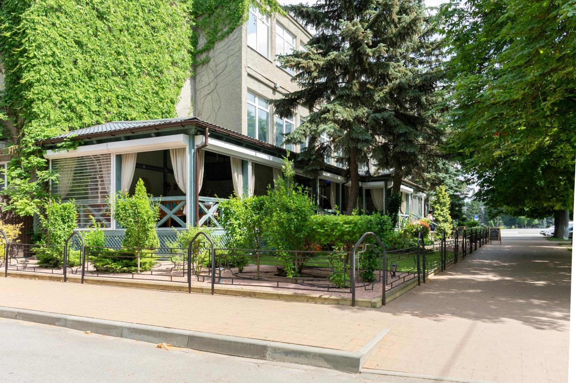 Kremin Hotel Kremenchuk Exterior photo