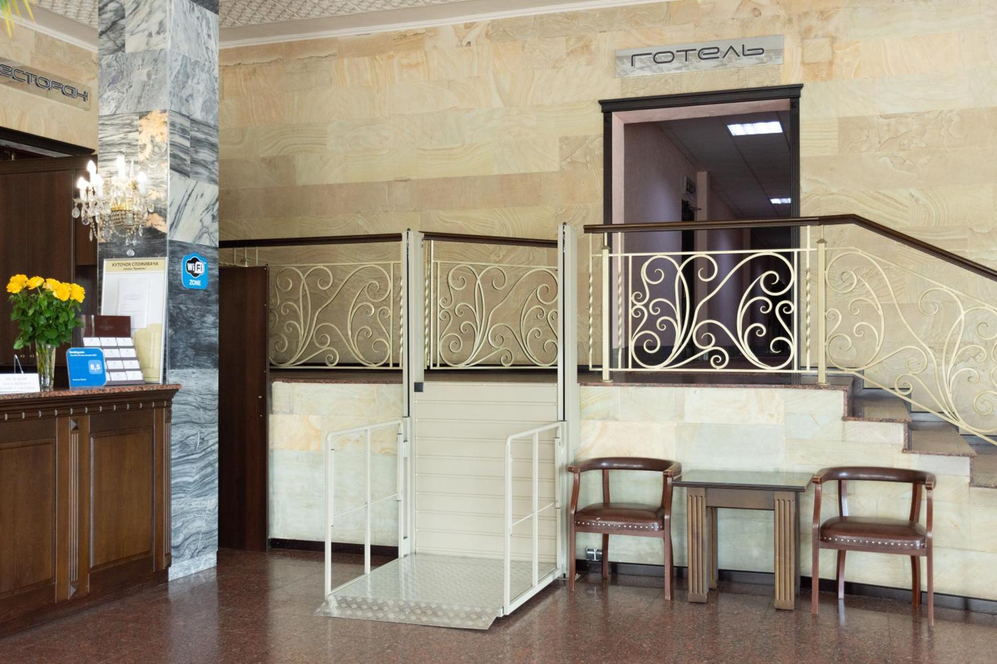 Kremin Hotel Kremenchuk Exterior photo