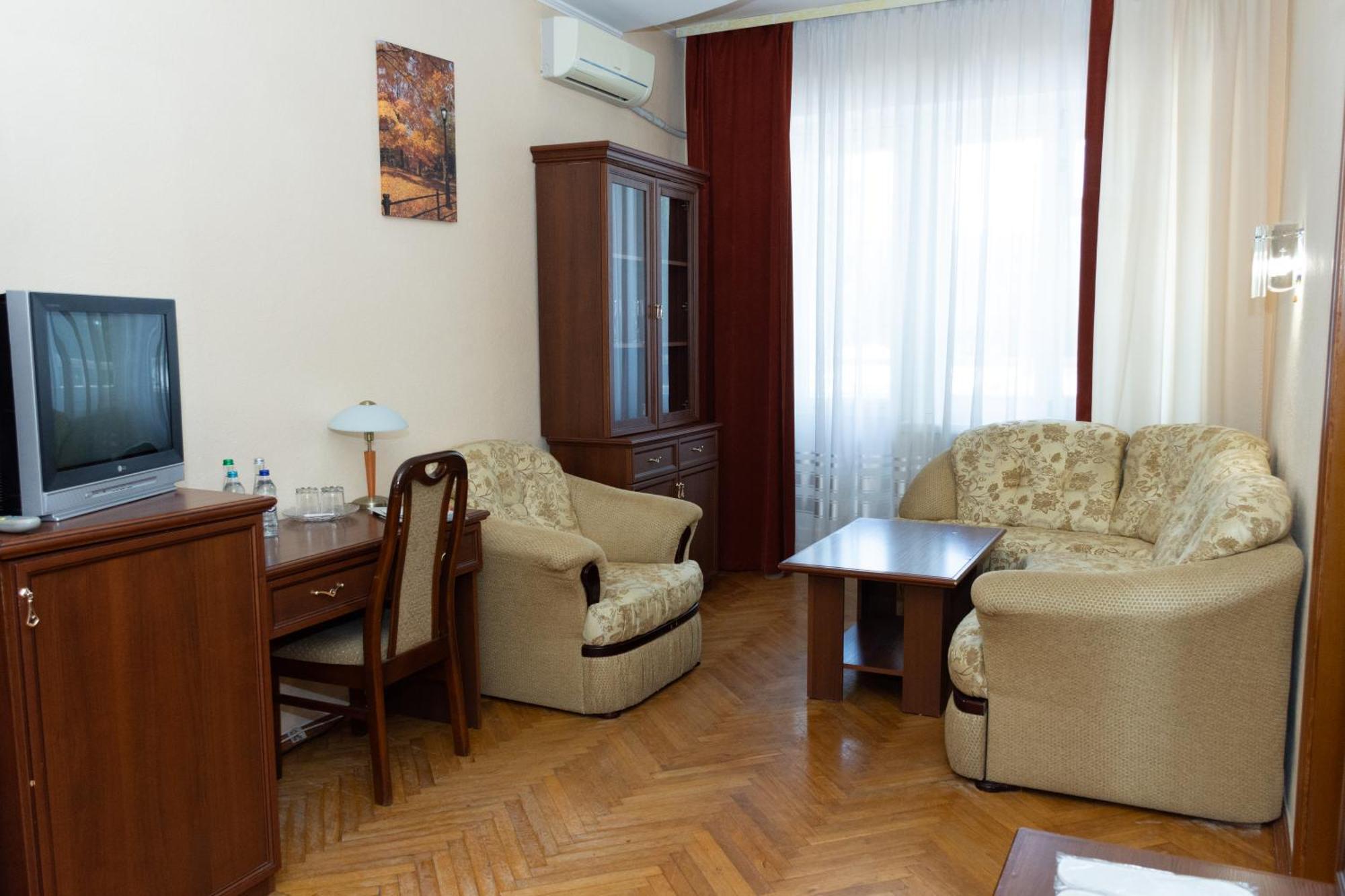 Kremin Hotel Kremenchuk Exterior photo