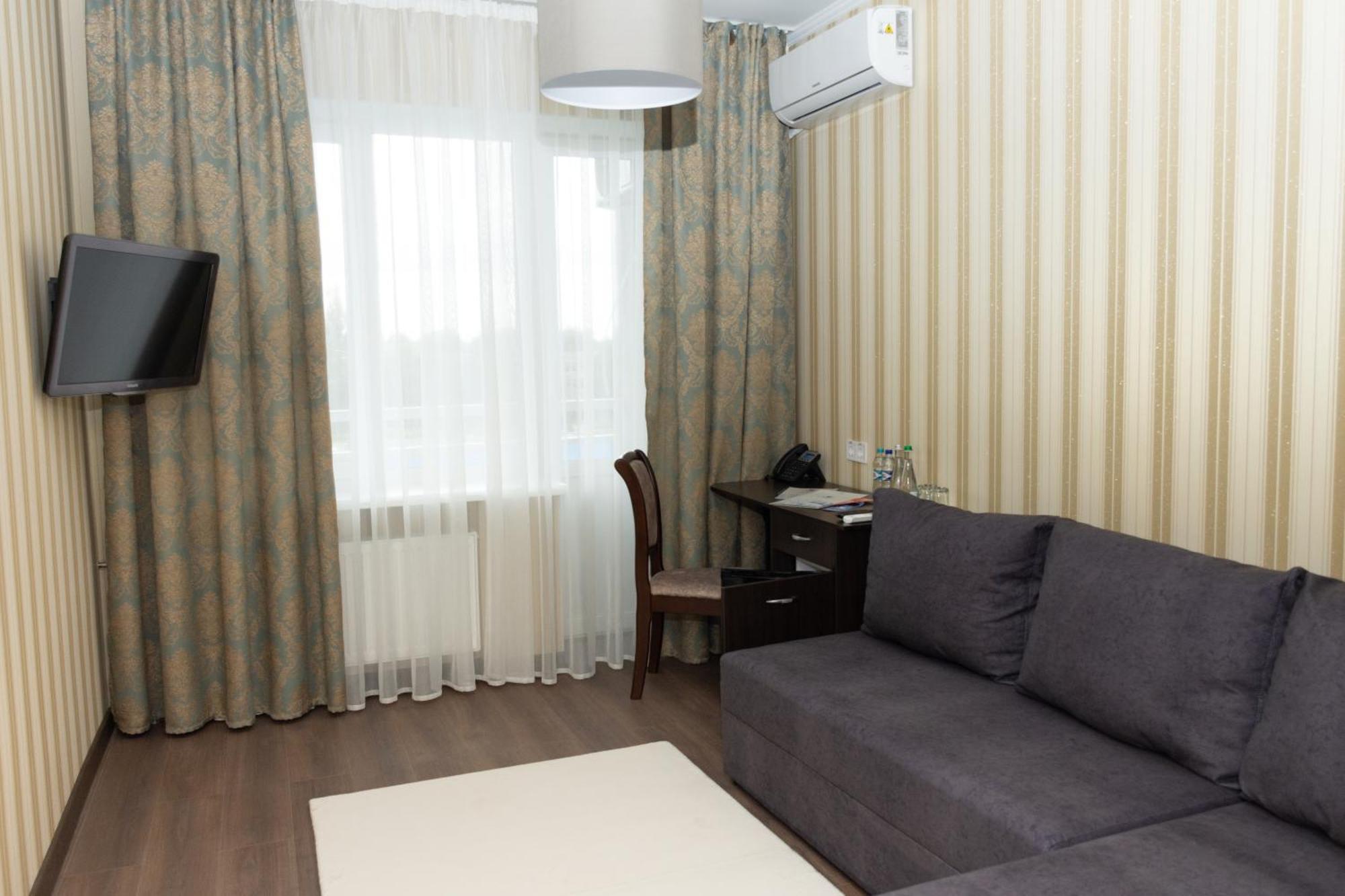 Kremin Hotel Kremenchuk Exterior photo