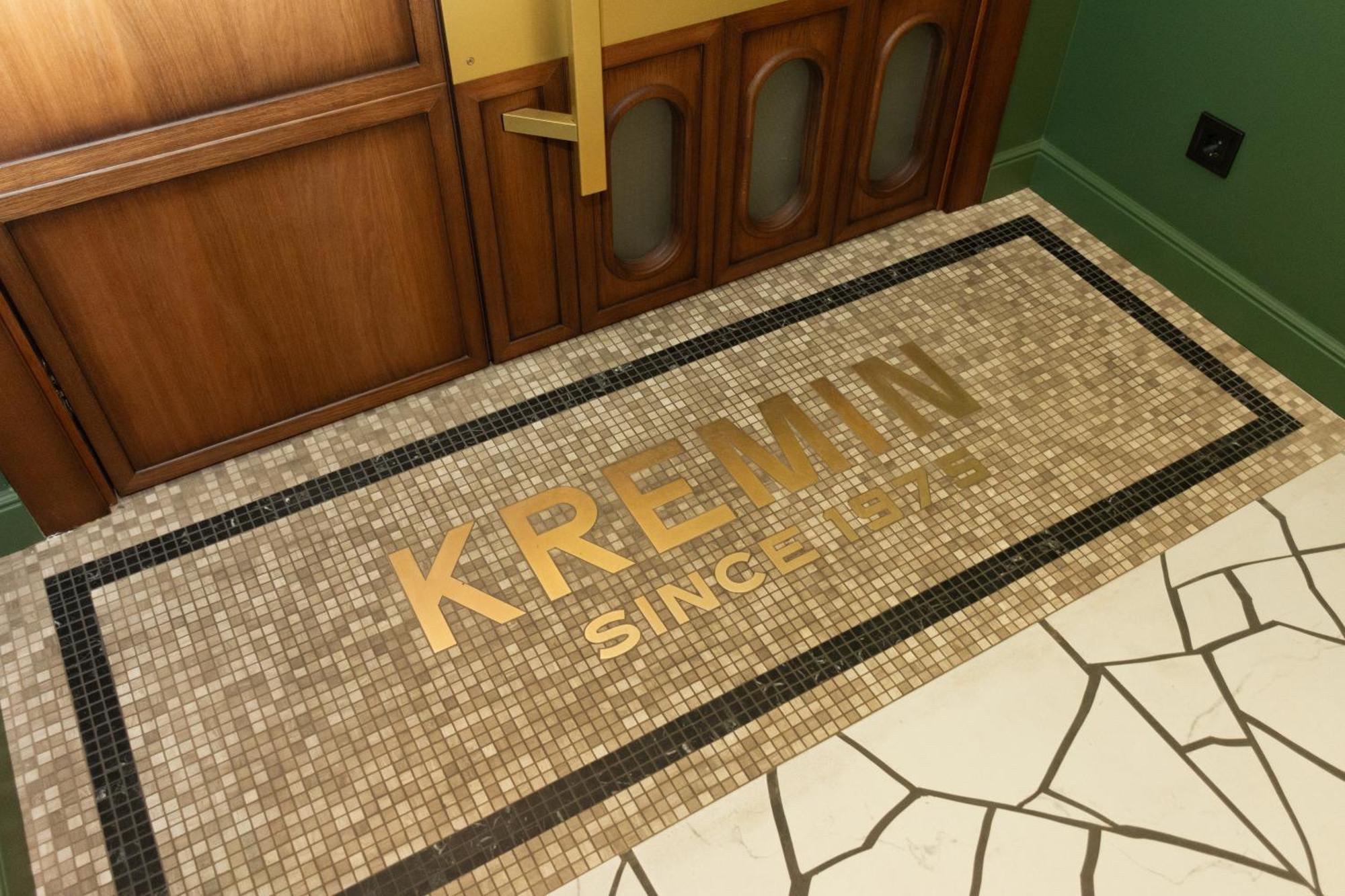 Kremin Hotel Kremenchuk Exterior photo
