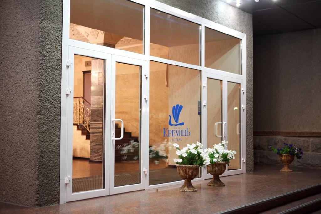 Kremin Hotel Kremenchuk Exterior photo